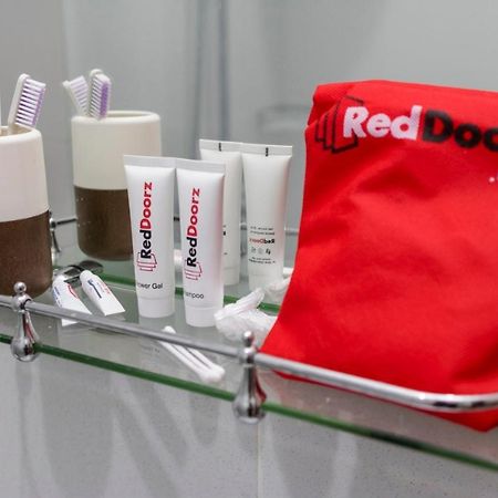 Reddoorz Plus @ Bitung City Center Екстериор снимка