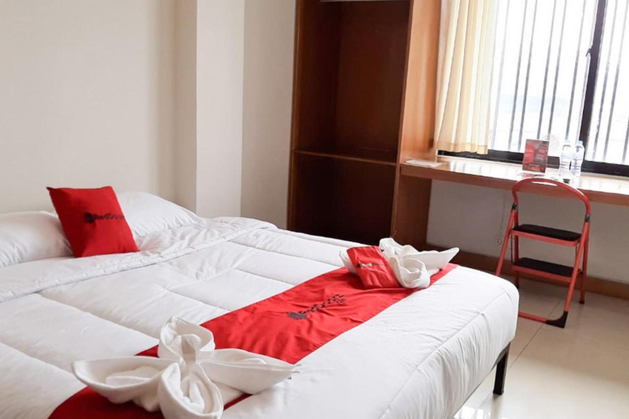 Reddoorz Plus @ Bitung City Center Екстериор снимка