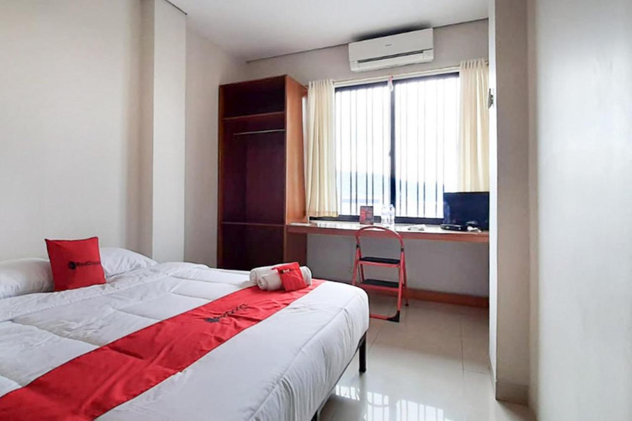 Reddoorz Plus @ Bitung City Center Екстериор снимка