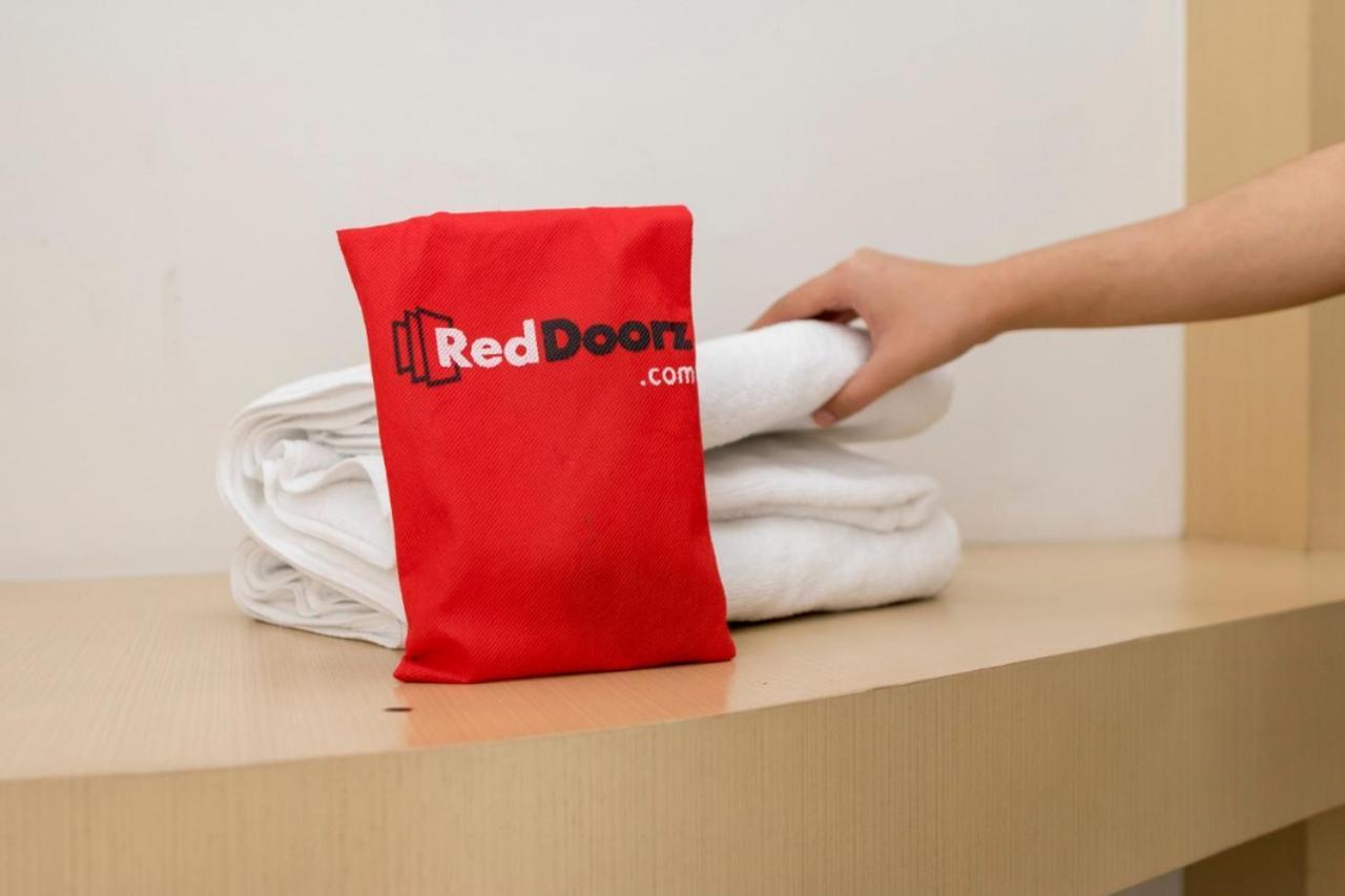 Reddoorz Plus @ Bitung City Center Екстериор снимка