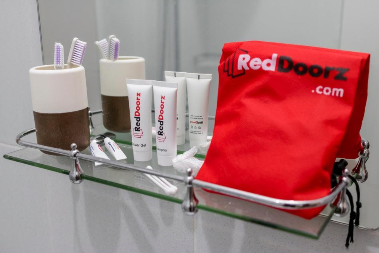 Reddoorz Plus @ Bitung City Center Екстериор снимка