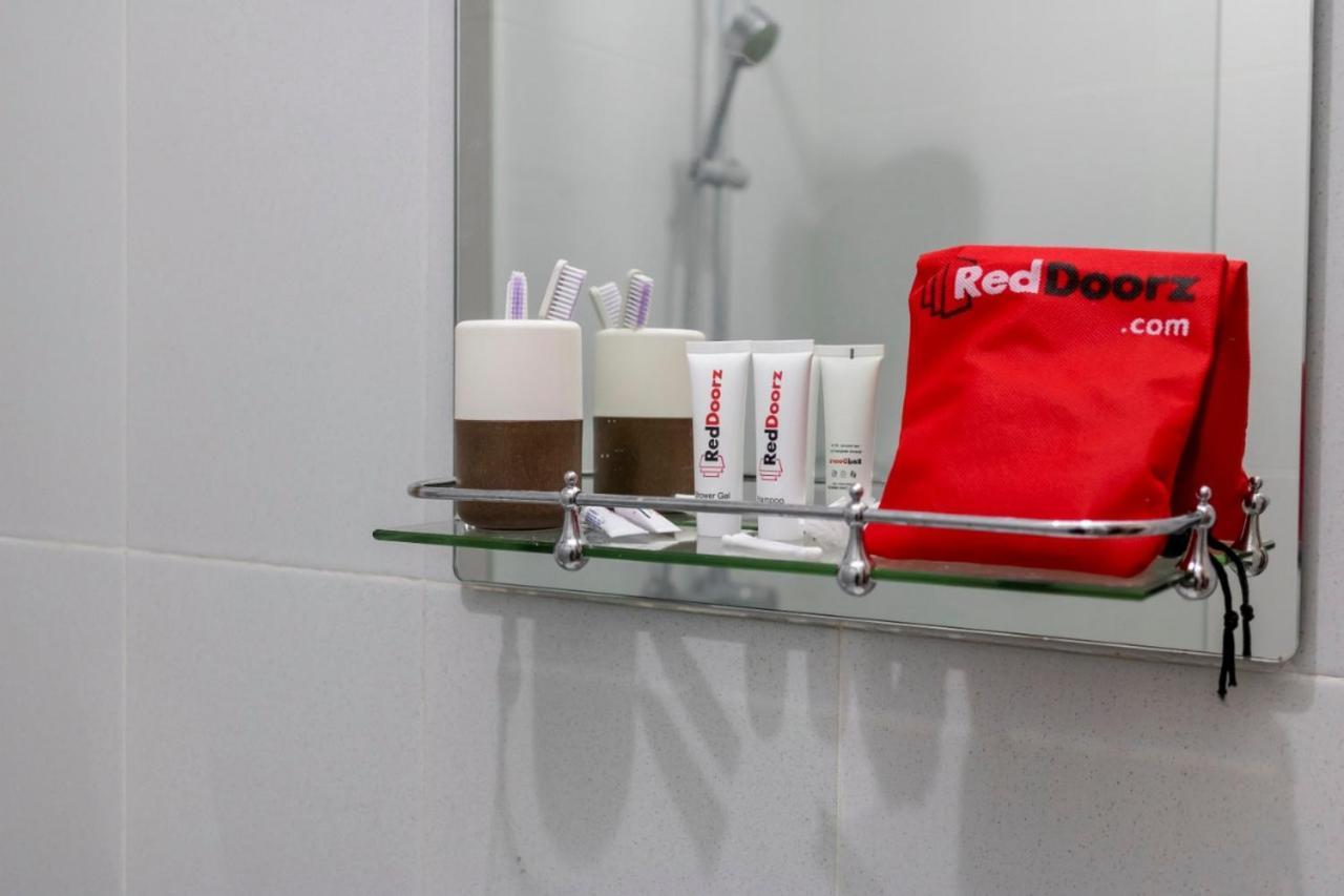 Reddoorz Plus @ Bitung City Center Екстериор снимка